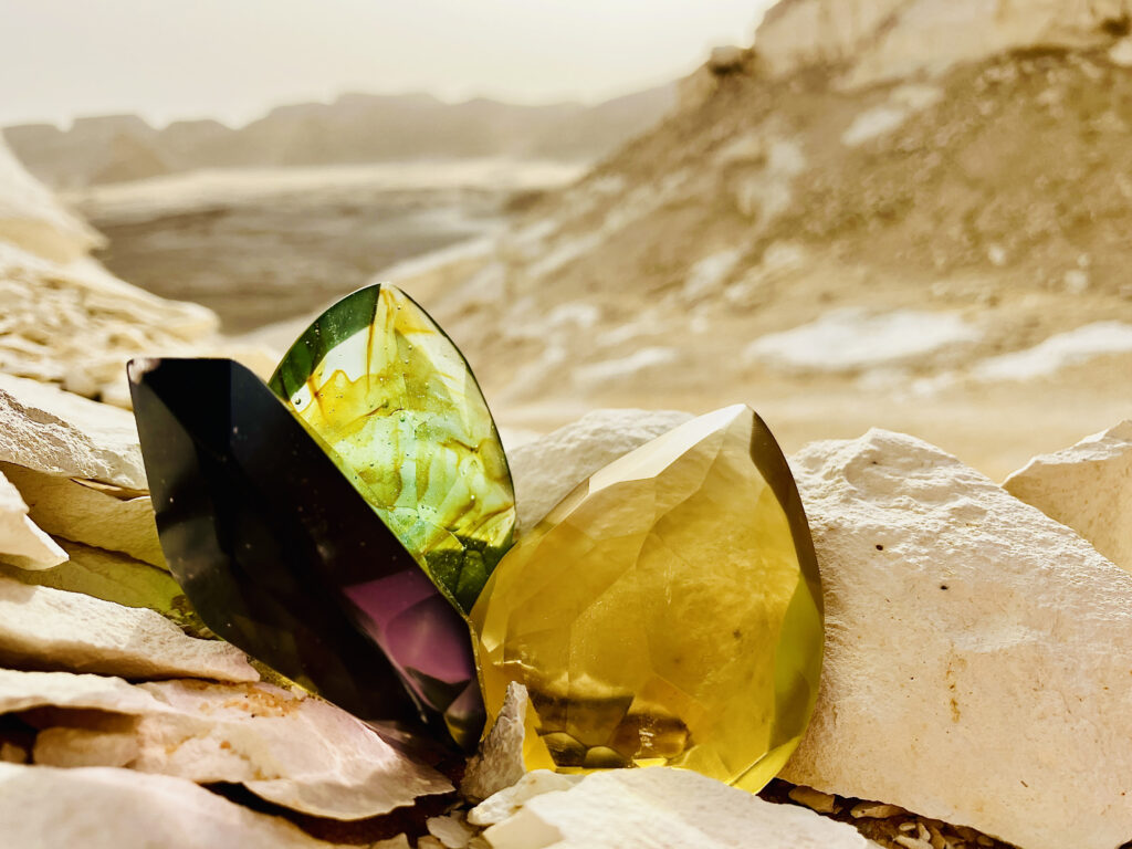 Ízisz Könnye Andara, tobb szinu